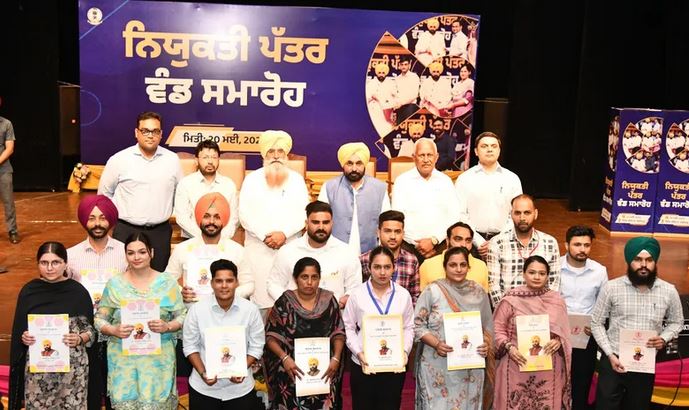 ਮੁੱਖ ਮੰਤਰੀ ਵੱਲੋਂ 450 ਉਮੀਦਵਾਰਾਂ ਨੂੰ ਸੋਂਪੇ ਗਏ ਨਿਯੁਕਤੀ ਪੱਤਰ