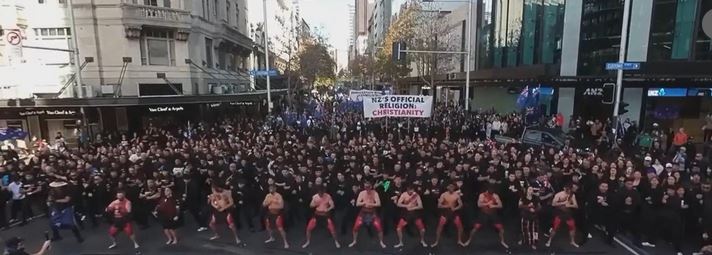 Picture-2-1 ਔਕਲੈਂਡ ਸ਼ਹਿਰ ’ਚ ਵਿਵਾਦਗ੍ਰਸਤ ਈਸਾਈ ਬੁਨਿਆਦੀ ਸੰਗਠਨ ‘ਡੈਸਟੀਨੀ ਚਰਚ’ ਸਮਰਥਕਾਂ ਵੱਲੋਂ ‘ਵਿਦੇਸ਼ੀ ਧਰਮਾਂ’ ਵਿਰੁੱਧ ਪ੍ਰਦਰਸ਼ਨ