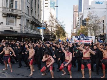 Picture-4-1 ਔਕਲੈਂਡ ਸ਼ਹਿਰ ’ਚ ਵਿਵਾਦਗ੍ਰਸਤ ਈਸਾਈ ਬੁਨਿਆਦੀ ਸੰਗਠਨ ‘ਡੈਸਟੀਨੀ ਚਰਚ’ ਸਮਰਥਕਾਂ ਵੱਲੋਂ ‘ਵਿਦੇਸ਼ੀ ਧਰਮਾਂ’ ਵਿਰੁੱਧ ਪ੍ਰਦਰਸ਼ਨ