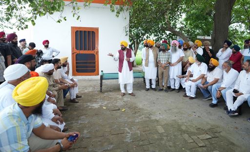 Capture-7 ਮੁੱਖ ਮੰਤਰੀ ਭਗਵੰਤ ਸਿੰਘ ਮਾਨ ਵੱਲੋਂ ਕੀਤਾ ਗਿਆ ਪਿੰਡ ਦੇ ਖੇਤ ਦਾ ਦੌਰਾ