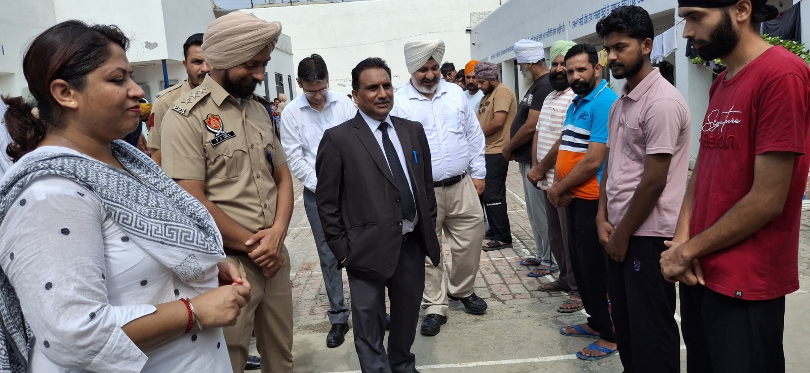 WhatsApp-Image-2025-07-15-at-5.13.17-PM ਜ਼ਿਲ੍ਹਾ ਤੇ ਸੈਸ਼ਨ ਜੱਜ ਮੋਗਾ ਨੇ ਸਬ ਜੇਲ ਮੋਗਾ ਵਿਖੇ ਸੁਣੀਆਂ ਹਵਾਲਾਤੀਆਂ ਦੀਆਂ ਮੁਸ਼ਕਿਲਾਂ