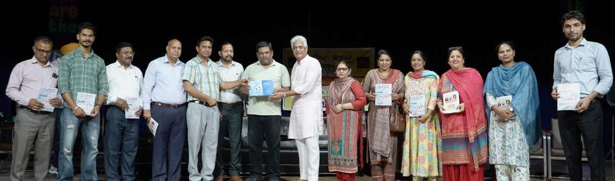 photo1-12july "ਨਵੀਆਂ ਕਲਮਾਂ ਨਵੀਂ ਉਡਾਣ" ਚਾਰ ਪੁਸਤਕਾਂ ਦੇ ਲੋਕ ਅਰਪਣ ਸਮਾਰੋਹ ਮੌਕੇ ਹਾਜ਼ਰ ਦੁਆਬੇ ਦੇ ਵਿਦਿਆਰਥੀ ਸਾਹਿਤਕਾਰਾਂ ਨੇ "ਰੂਹ" ਨਾਲ ਕੀਤਾ ਕਲਾ ਦਾ ਸ਼ਾਨਦਾਰ ਪ੍ਰਦਰਸ਼ਨ