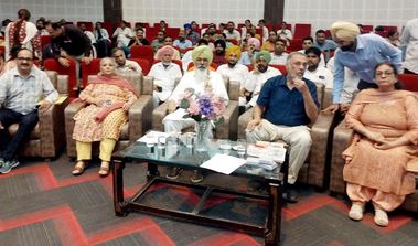 Capture-8 ਬਾਬਾ ਫਰੀਦ ਯੂਨੀਵਰਸਿਟੀ ਵਿਖੇ ਨਸ਼ਾ ਮੁਕਤੀ ਲਈ ਸਮਰੱਥਾ ਨਿਰਮਾਣ ਵਰਕਸ਼ਾਪ ਦਾ ਆਗਾਜ਼