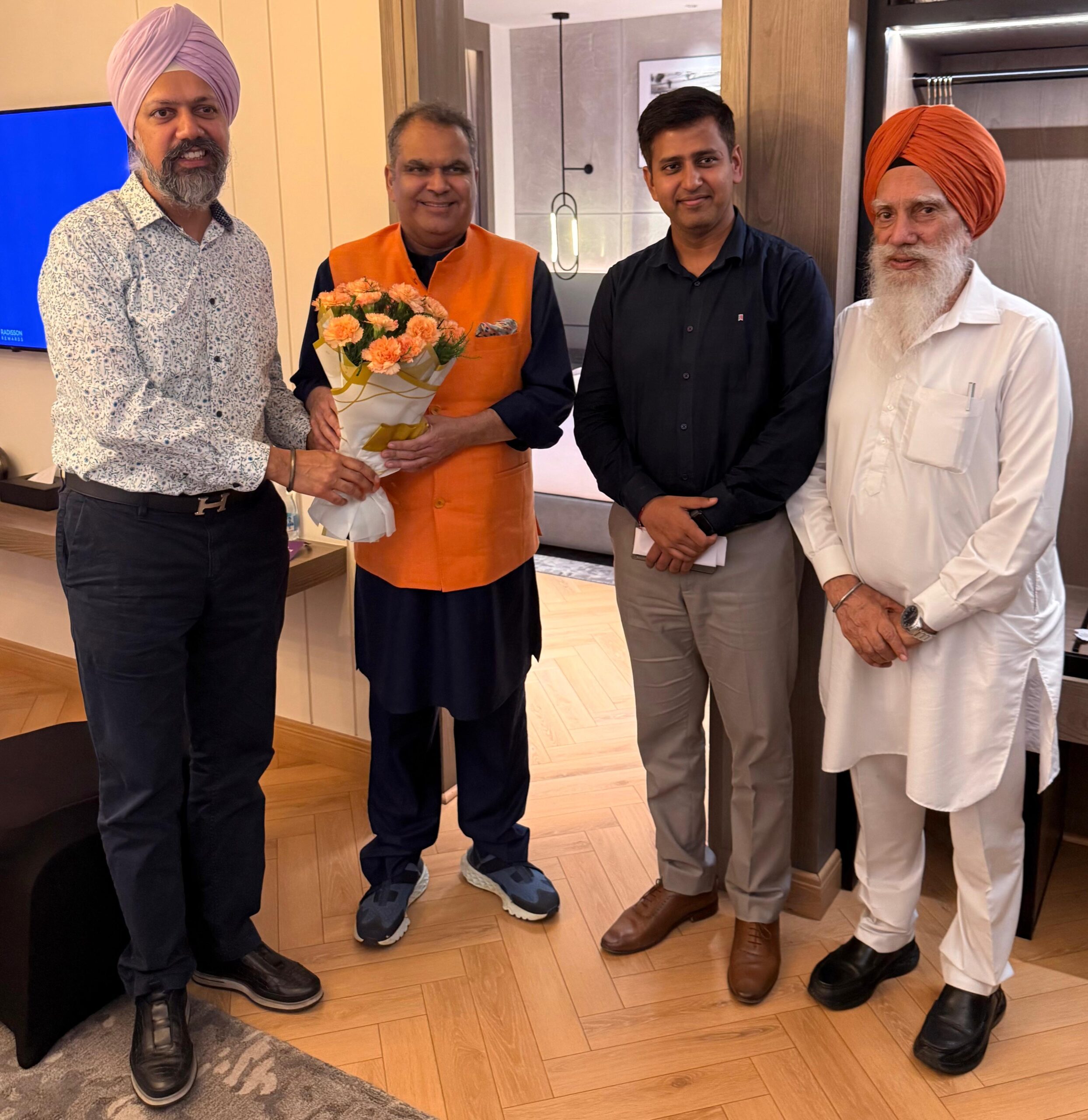 IMG-20250822-WA0114-3-scaled ਯੂਕੇ ਦੇ ਸੰਸਦ ਮੈਂਬਰ ਢੇਸੀ ਨੇ ਪ੍ਰਵਾਸੀ ਪੰਜਾਬੀਆਂ ਨੂੰ ਪ੍ਰਭਾਵਿਤ ਕਰਨ ਵਾਲੇ ਮੁੱਦਿਆਂ 'ਤੇ ਐਨਆਰਆਈ ਮੰਤਰੀ ਅਰੋੜਾ ਨਾਲ ਮੁਲਾਕਾਤ ਦੌਰਾਨ ਕੀਤੀ ਚਰਚਾ