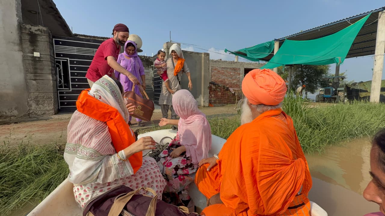 Pic-2-1 ਰਾਜ ਸਭਾ ਮੈਂਬਰ ਸੰਤ ਸੀਚੇਵਾਲ ਨੇ ਪ੍ਰਧਾਨ ਮੰਤਰੀ ਨੂੰ ਪੱਤਰ ਲਿਖਕੇ ਹੜ੍ਹਾਂ ਨੂੰ ਕੌਮੀ ਆਫ਼ਤ ਐਲਾਨਣ ਦੀ ਕੀਤੀ ਮੰਗ