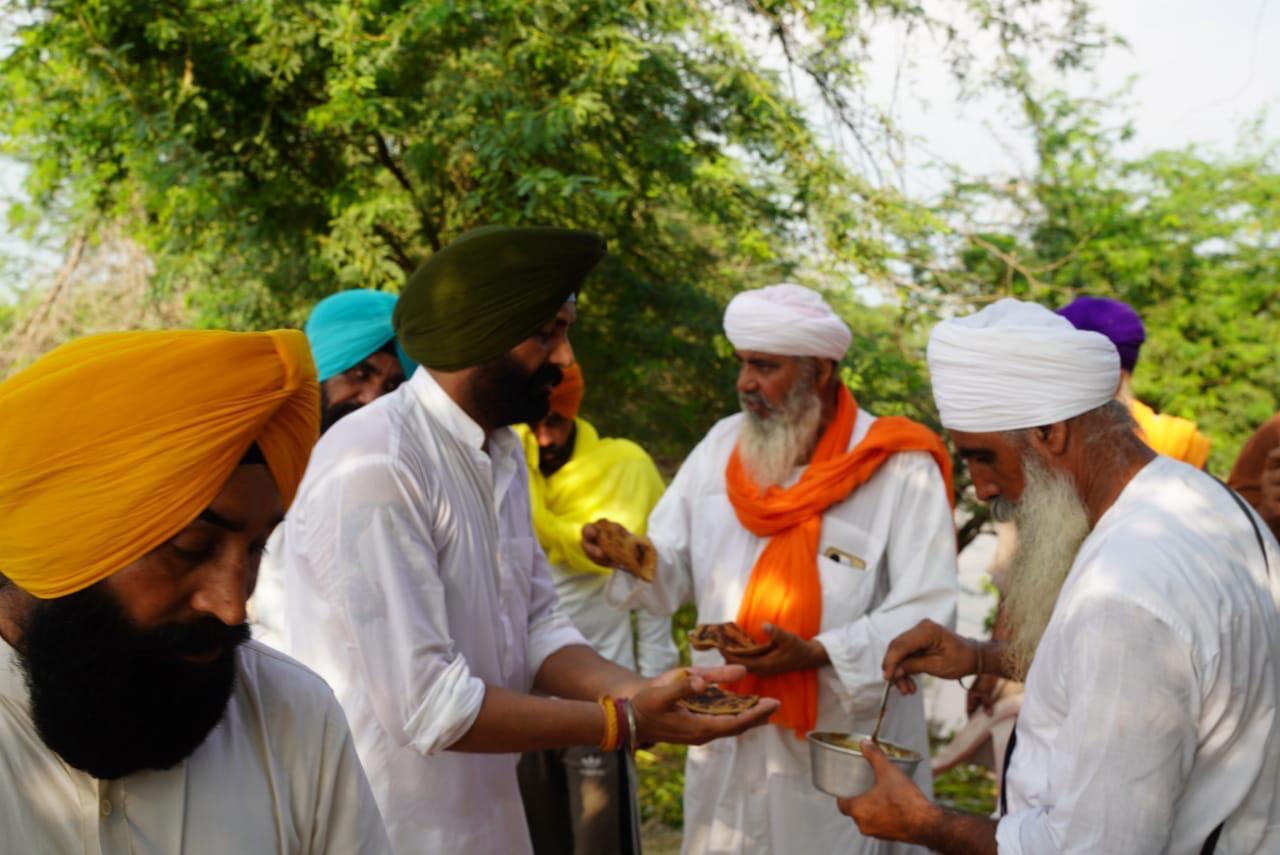 Pic-41 ਹੜ੍ਹ ਪ੍ਰਭਾਵਿਤ ਖੇਤਰਾਂ ਚੋਂ ਲੋਕਾਂ ਨੂੰ ਬਾਹਰ ਕੱਢਣ ਅਤੇ ਰਾਹਤ ਸਮੱਗਰੀ ਪਹੁੰਚਾਉਣ  ਉਤੇ ਡਟੀ ਪੰਜਾਬ ਸਰਕਾਰ