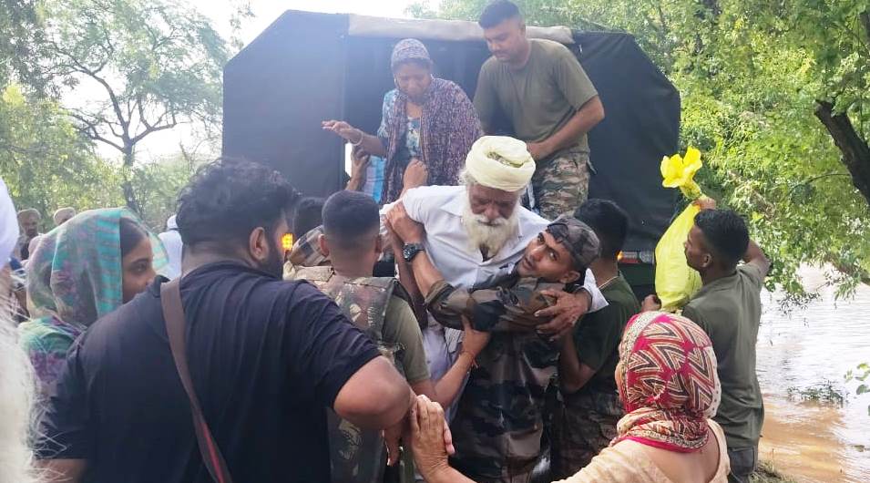 WhatsApp-Image-2025-08-29-at-11.37.49-AM1 ਰਾਵੀ ਵਿੱਚ ਆਏ ਹੜਾਂ ਕਾਰਨ ਅੰਮ੍ਰਿਤਸਰ ਜ਼ਿਲ੍ਹੇ ਦੇ 40 ਦੇ ਕਰੀਬ ਪਿੰਡ ਪ੍ਰਭਾਵਿਤ