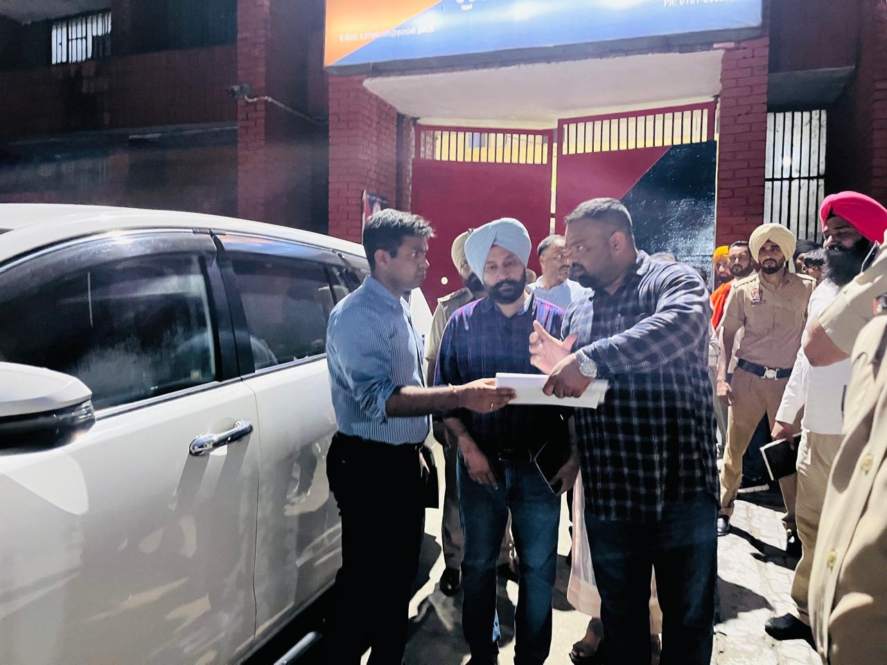 WhatsApp-Image-2025-08-29-at-11.37.56-AM ਕੈਬਨਿਟ ਮੰਤਰੀ ਹਰਦੀਪ ਸਿੰਘ ਮੁੰਡੀਆਂ ਅਤੇ ਡੀ.ਸੀ ਹਿਮਾਂਸ਼ੂ ਜੈਨ ਨੇ ਸਸਰਾਲੀ ਕਲੋਨੀ ਵਿਖੇ ਹੜ੍ਹਾਂ ਦੀ ਸਥਿਤੀ ਦਾ ਜਾਇਜ਼ਾ ਲਿਆ