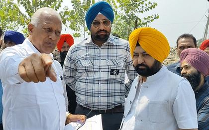 2-7 ਮੁੰਡੀਆਂ ਅਤੇ ਗੋਇਲ ਵੱਲੋਂ ਸਤਲੁਜ ਦਰਿਆ ਦੇ ਵਹਾਅ ਨੂੰ ਬਹਾਲ ਕਰਨ ਲਈ ਵਾਧੂ ਮਸ਼ੀਨਰੀ ਲਾਉਣ ਦੇ ਆਦੇਸ਼