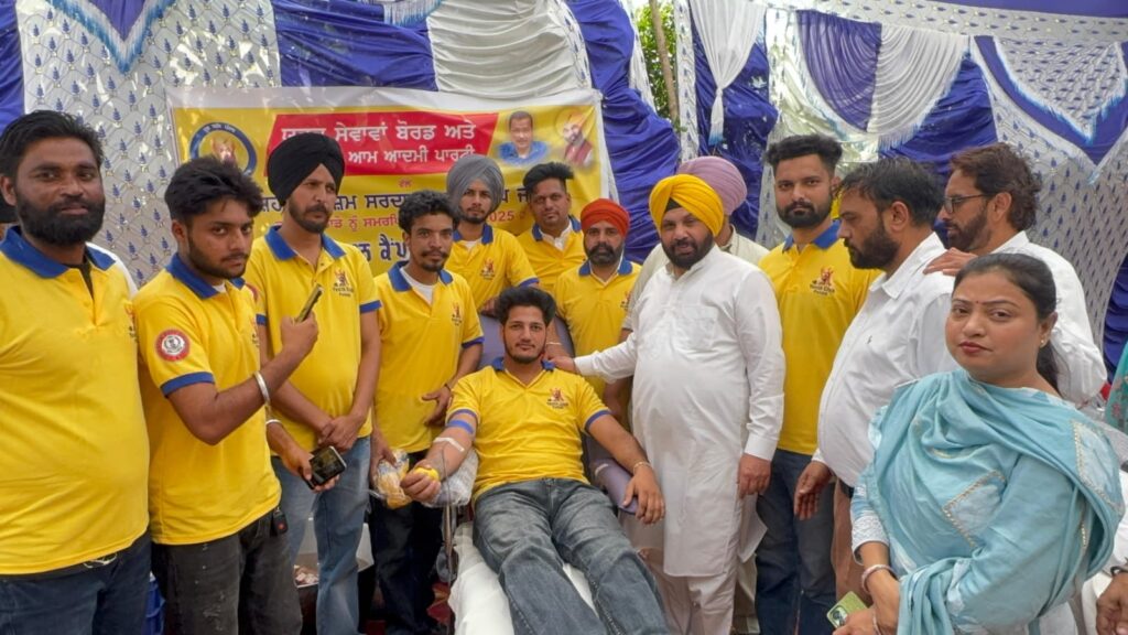 28-Sept-PN-4-ETO-blood-donate-1024x576 ਸ਼ਹੀਦ ਭਗਤ ਸਿੰਘ ਦੇ ਜਨਮ ਦਿਹਾੜੇ ਮੌਕੇ ਯੁਵਕ ਸੇਵਾਵਾਂ ਬੋਰਡ ਨੇ ਲਗਾਇਆ ਖੂਨਦਾਨ ਕੈਂਪ