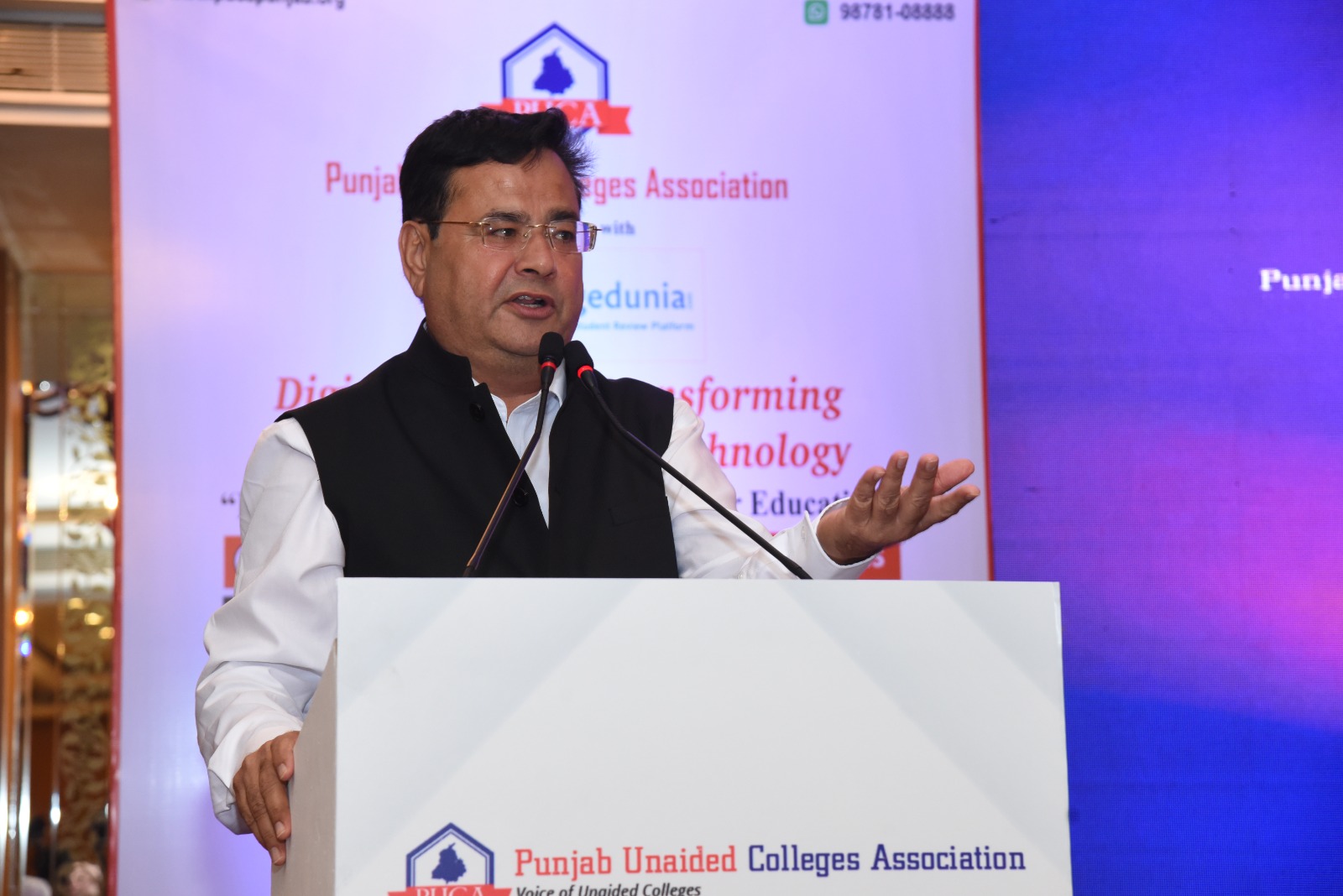 4 ਸਿੱਖਿਆ ਮੰਤਰੀ ਅਤੇ ਸੰਸਦ ਮੈਂਬਰ ਸਤਨਾਮ ਸਿੰਘ ਸੰਧੂ ਨੇ ਕਸ਼ਮੀਰ ਅਤੇ ਕਾਠਮੰਡੂ PUCA ਵਫ਼ਦ ਨੂੰ ਹਰੀ ਝੰਡੀ ਦਿਖਾ ਕੇ ਰਵਾਨਾ ਕੀਤਾ