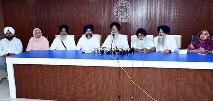 Capture-1-2 ਅੰਤ੍ਰਿੰਗ ਕਮੇਟੀ ਨੇ ਹੜ੍ਹ ਪੀੜਤਾਂ ਦੀ ਸਹਾਇਤਾ ਲਈ ਮੁੱਢਲੇ ਤੌਰ ’ਤੇ 20 ਕਰੋੜ ਰੁਪਏ ਰਾਖਵੇਂ ਰੱਖਣ ਦਾ ਕੀਤਾ ਫੈਸਲਾ