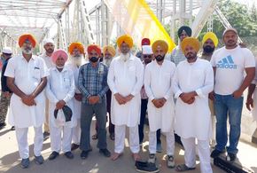 Capture-1-7 ਵਿਧਾਇਕ ਸੇਖੋਂ ਨੇ ਕੋਟਕਪੂਰਾ ਰੋਡ ਵਾਲੀਆਂ ਨਹਿਰਾਂ ਤੇ ਬਣੇ ਨਵੇਂ ਪੁਲਾਂ ਦਾ ਪੰਜ ਪਿਆਰਿਆਂ ਤੋਂ ਕਰਵਾਇਆ  ਉਦਘਾਟਨ