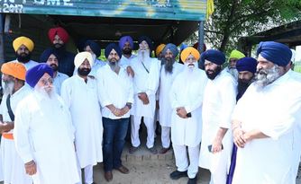 Capture-2-3 ਖੇਮਕਰਨ ਦੇ ਪਿੰਡ ਮਹਿਦੀਪੁਰ ਵਿਖੇ ਹੜ੍ਹ ਨਾਲ ਨੁਕਸਾਨੇ ਬੰਨ ਨੂੰ ਪੂਰਨ ਲਈ ਸ਼੍ਰੋਮਣੀ ਕਮੇਟੀ ਵੱਲੋਂ 6 ਹਜ਼ਾਰ ਲੀਟਰ ਡੀਜ਼ਲ ਦੀ ਕੀਤੀ ਸਹਾਇਤਾ