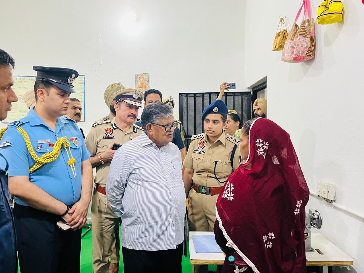 WhatsApp-Image-2025-09-01-at-2.31.27-PM *ਪੰਜਾਬ ਦੇ ਰਾਜਪਾਲ ਨੇ ਜਨਾਨਾ ਜੇਲ੍ਹ ਲੁਧਿਆਣਾ ਦਾ ਕੀਤਾ ਨਰੀਖਣ*