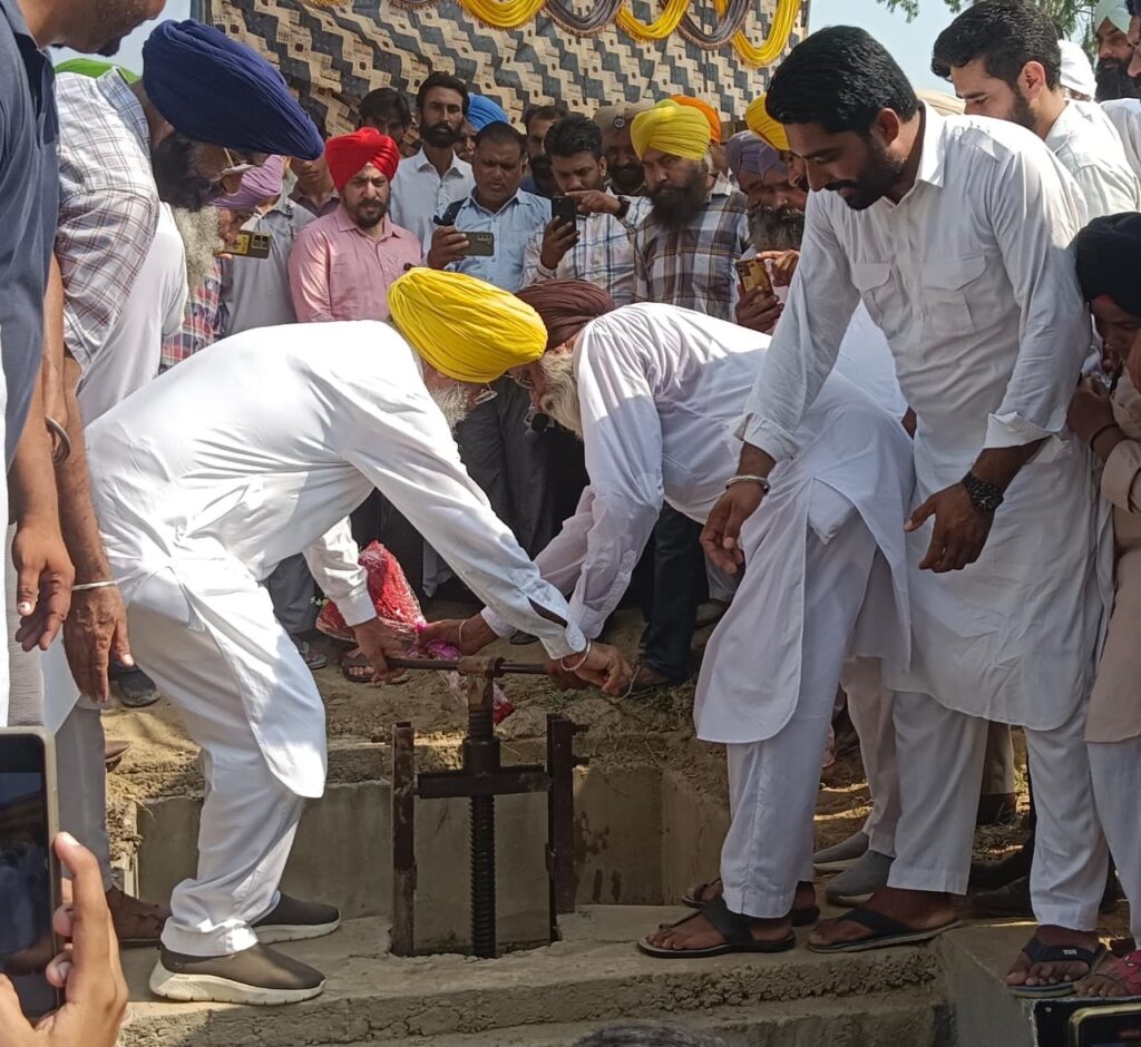 WhatsApp-Image-2025-09-28-at-10.44.32-AM-1024x940 ਕੈਬਨਿਟ ਮੰਤਰੀ ਸ. ਗੁਰਮੀਤ ਸਿੰਘ ਖੁੱਡੀਆਂ ਨੇ ਹਲਕਾ ਲੰਬੀ ਦੇ ਪਿੰਡ ਪੰਜਾਵਾ ਵਿਖੇ ਲਗਾਏ ਨਵੇਂ ਮੋਘੇ ਦਾ ਕੀਤਾ ਉਦਘਾਟਨ