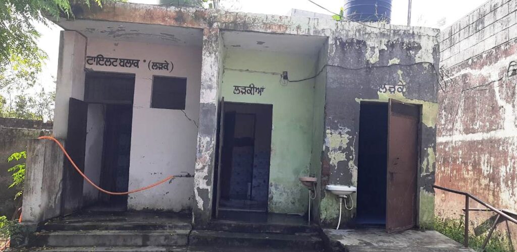 WhatsApp-Image-2025-09-29-at-12.04.45-PM1-1024x500 ਇੱਕੋ ਇਕ ਟੀਚਰ ਸੰਭਾਲ ਰਿਹਾ ਮਿਡਲ ਸਕੂਲ ਦੇ 82 ਬੱਚੇ