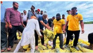 ban-300x171 ਪੰਮਾ ਅਤੇ ਕੋਹਲੀਆਂ ਪਿੰਡ ਦੇ ਲੋਕਾਂ ਦੁਆਰਾ ਬੰਨ੍ਹ ਬਣਾਉਣ ਦਾ ਕੰਮ ਜੰਗੀ ਪੱਧਰ 'ਤੇ ਜਾਰੀ