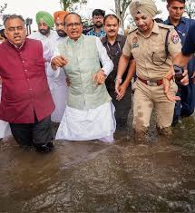 images-1 ਕੇਂਦਰੀ ਖੇਤੀਬਾੜੀ ਮੰਤਰੀ ਸ਼ਿਵਰਾਜ ਚੌਹਾਨ ਨੇ ਹੜ੍ਹਾਂ ਲਈ ਨਾਜਾਇਜ਼ ਮਾਇਨਿੰਗ ਦੱਸਿਆ ਜ਼ਿੰਮੇਵਾਰ