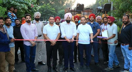 10-4 ਈ ਟੀ ਓ ਵੱਲੋਂ ਜੰਡਿਆਲਾ ਗੁਰੂ ਹਲਕੇ ਵਿੱਚ 3.80 ਕਰੋੜ ਰੁਪਏ ਦੀ ਲਾਗਤ ਨਾਲ ਬਣਨ ਵਾਲੀਆਂ ਸੜਕਾਂ ਦੀ ਸ਼ੁਰੂਆਤ