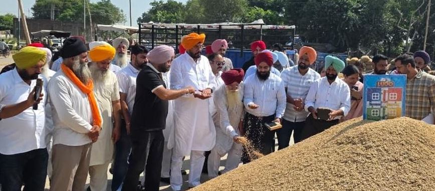 4-3 ਕੁਦਰਤੀ ਕਰੋਪੀ ਹੜ੍ਹਾਂ ਦੇ ਝੰਭੇ ਕਿਸਾਨਾਂ ਨੂੰ ਮੰਡੀਆਂ ‘ਚ ਝੋਨਾ ਵੇਚਣ ਮੌਕੇ ਕੋਈ ਦਿੱਕਤ ਨਹੀਂ ਆਉਣ ਦਿੱਤੀ ਜਾਵੇਗੀ -  ਧਾਲੀਵਾਲ