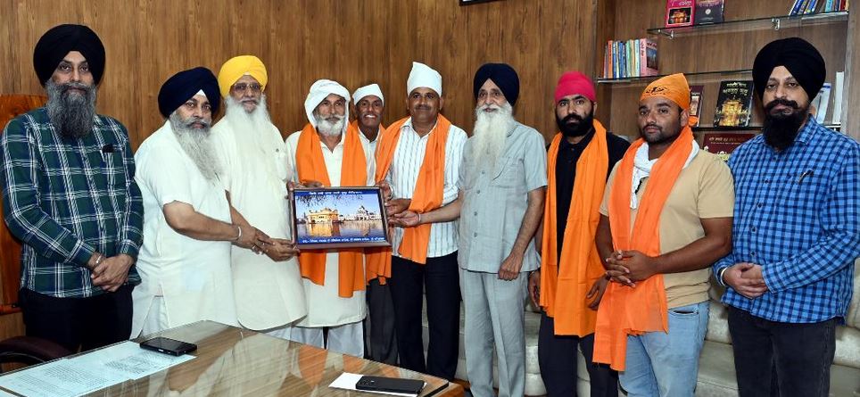 9-3 ਸ਼੍ਰੋਮਣੀ ਕਮੇਟੀ ਵੱਲੋਂ ਚੱਲ ਰਹੇ ਰਾਹਤ ਕਾਰਜ ਵਿਚ ਕੀਤਾ ਸਹਿਯੋਗ ਸੰਗਤਾਂ ਕਰ ਰਹੀਆਂ ਹਨ ਵਿਸ਼ੇਸ਼ ਸਹਿਯੋਗ