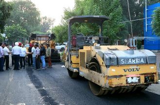 Capture-10 ਈ ਟੀ ਓ ਵੱਲੋਂ ਜੰਡਿਆਲਾ ਗੁਰੂ ਹਲਕੇ ਵਿੱਚ 3.80 ਕਰੋੜ ਰੁਪਏ ਦੀ ਲਾਗਤ ਨਾਲ ਬਣਨ ਵਾਲੀਆਂ ਸੜਕਾਂ ਦੀ ਸ਼ੁਰੂਆਤ