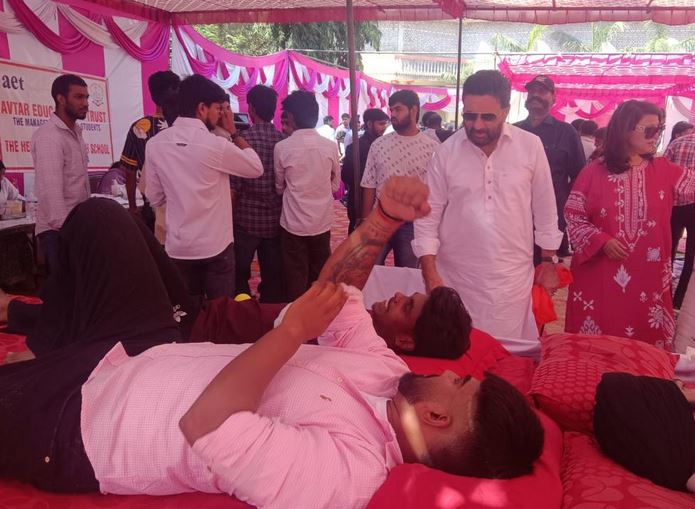 Capture-15 ਅਵਤਾਰ ਐਜੂਕੇਸ਼ਨਲ ਟਰੱਸਟ ਅਤੇ ਹਰ-ਜੀ ਫਾਉਂਡੇਸ਼ਨ ਵੱਲੋਂ ਸਰਕਾਰੀ ਮਲਟੀ-ਸਪੈਸ਼ਲਿਟੀ ਹਸਪਤਾਲ ਚੰਡੀਗੜ੍ਹ ਦੇ ਸਹਿਯੋਗ ਨਾਲ ਲਗਾਇਆ ਗਿਆ ਖੂਨਦਾਨ ਕੈਂਪ