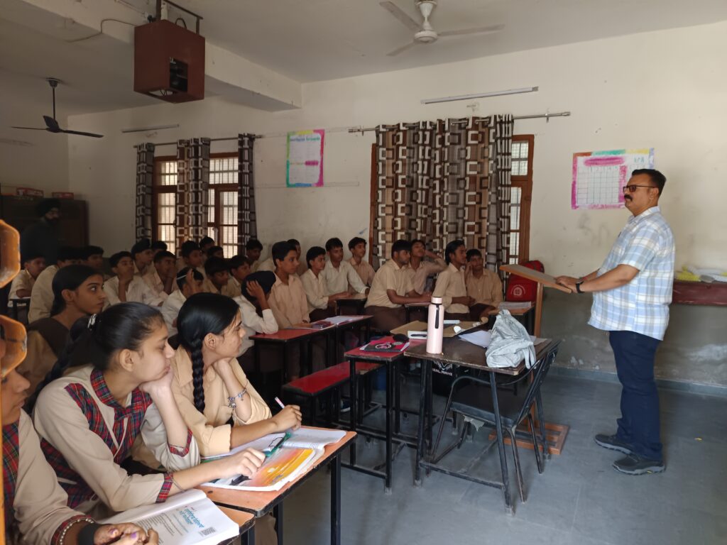 IMG_20251024_104128-1024x768 ਪੀ.ਐੱਮ.ਸ਼੍ਰੀ ਸਰਕਾਰੀ ਹਾਈ ਸਕੂਲ, ਹਦੀਆਬਾਦ ਵਿਖੇ "ਯੁੱਧ ਨਸ਼ਿਆਂ ਵਿਰੁੱਧ"  ਵਿਸ਼ੇ 'ਤੇ ਕਰਵਾਇਆ ਗਿਆ ਸੈਮੀਨਾਰ