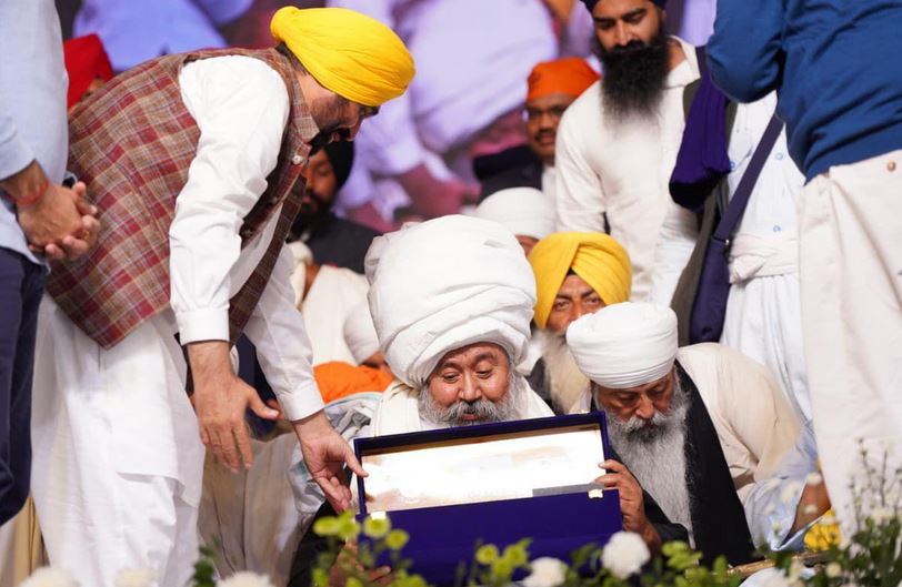 3-18 ਭਾਈਚਾਰਕ ਸਾਂਝ ਅਤੇ ਏਕਤਾ ਦਾ ਚਾਨਣ ਮੁਨਾਰਾ ਹੋ ਨਿੱਬੜਿਆ ਸਰਬ-ਧਰਮ ਸੰਮੇਲਨ