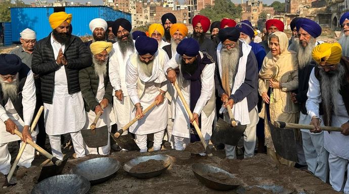 4-24 ਨੌਵੇਂ ਪਾਤਸ਼ਾਹ ਜੀ ਦੀ 350ਵੀਂ ਸ਼ਹੀਦੀ ਸ਼ਤਾਬਦੀ ਦੀ ਯਾਦਗਾਰ ਵਜੋਂ ‘ਸ੍ਰੀ ਗੁਰੂ ਤੇਗ ਬਹਾਦਰ ਸਾਹਿਬ ਕੰਪਲੈਕਸ’ ਦਾ ਰੱਖਿਆ ਨੀਂਹ ਪੱਥਰ