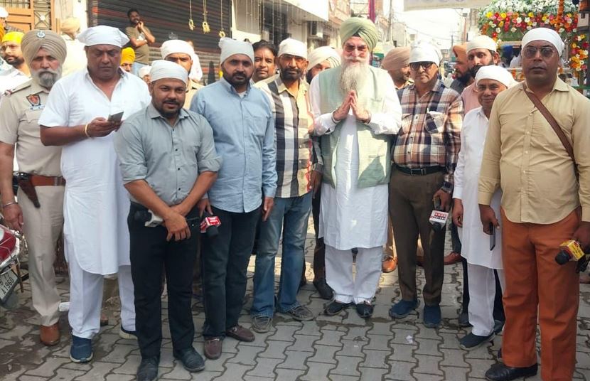 Capture-1-1 ਸ਼੍ਰੀ ਗੁਰੂ ਨਾਨਕ ਦੇਵ ਜੀ ਦੇ ਪ੍ਰਕਾਸ਼ ਪੁਰਬ ਤੇ ਸਪੀਕਰ ਸ. ਸੰਧਵਾਂ ਨੇ ਵੱਖ ਵੱਖ ਥਾਵਾਂ ਤੇ ਧਾਰਮਿਕ ਸਮਾਗਮਾਂ ਵਿਚ ਕੀਤੀ ਸ਼ਿਰਕਤ