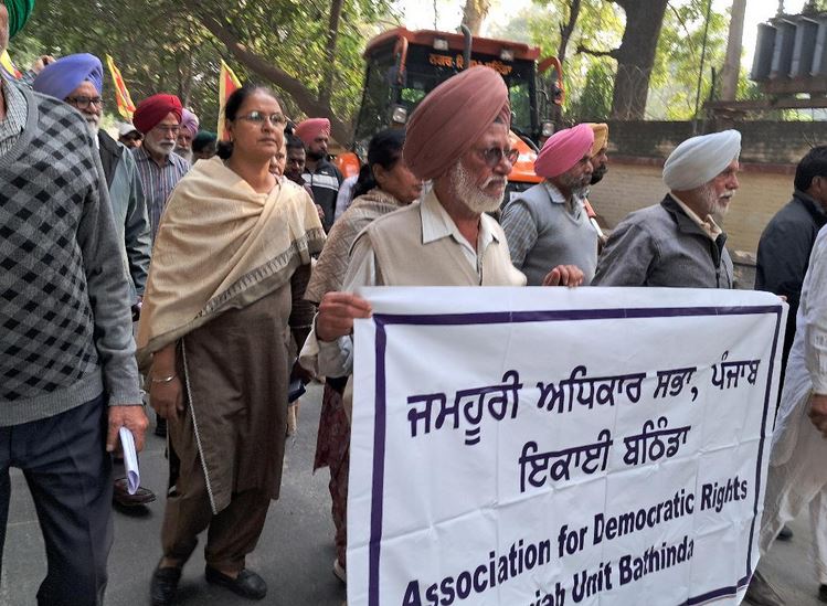 Capture-1-12 ਜਮਹੂਰੀ ਅਧਿਕਾਰ ਸਭਾ ਨੇ ਸੂਬਾ ਕਮੇਟੀ ਮੈਂਬਰ ਅਮਨਦੀਪ ਕੌਰ ਨੂੰ ਧਮਕੀਆਂ ਖਿਲਾਫ ਮੰਗ ਪੱਤਰ ਦਿੱਤਾ