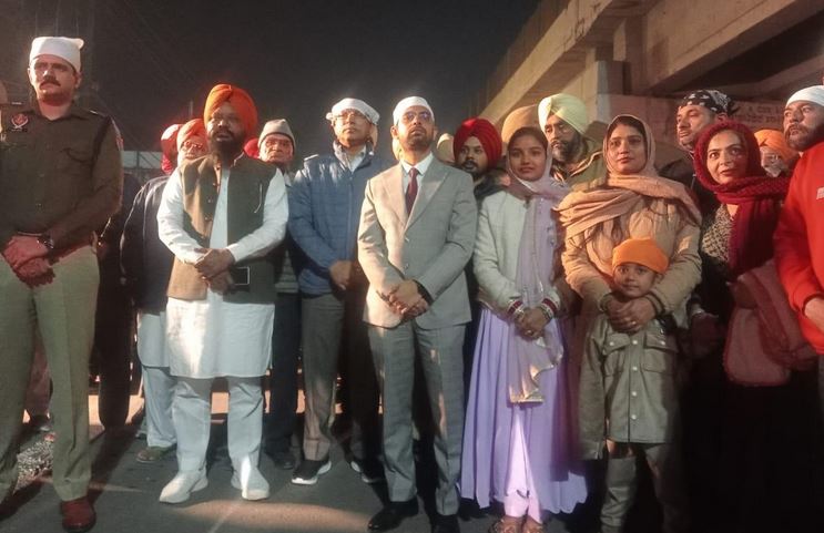 Capture-1-9 ਸ਼੍ਰੀ ਗੁਰੂ ਤੇਗ ਬਹਾਦਰ ਜੀ ਦੇ 350ਵੇਂ ਸ਼ਹੀਦੀ ਦਿਹਾੜੇ ਨੂੰ ਸਮਰਪਿਤ ਵਿਸ਼ਾਲ ਨਗਰ ਕੀਰਤਨ ਰਾਤ 12 ਵਜੇ ਦੇ ਕਰੀਬ ਪਹੁੰਚਿਆ ਮੋਗਾ