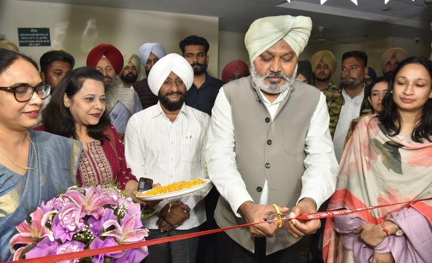 Capture-21 ਪੰਜਾਬ ਦੇ ਵਿੱਤ ਮੰਤਰੀ ਨੇ ਮੋਹਾਲੀ ਵਿਖੇ ਪੋਰਟਲ ਰਜਿਸਟ੍ਰੇਸ਼ਨ ਨੂੰ ਤੇਜ਼ ਕਰਨ ਲਈ ਪੈਨਸ਼ਨਰ ਸੇਵਾ ਮੇਲਾ ਸ਼ੁਰੂ ਕੀਤਾ