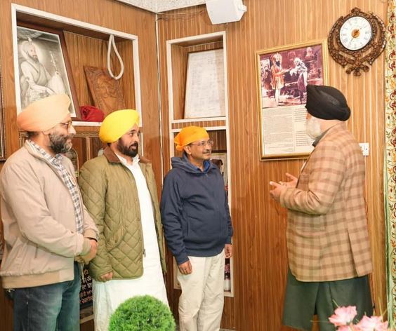 Capture-26 ਮੁੱਖ ਮੰਤਰੀ ਭਗਵੰਤ ਸਿੰਘ ਮਾਨ ਅਤੇ ਅਰਵਿੰਦ ਕੇਜਰੀਵਾਲ ਨੇ ਸਿੱਖ ਸੰਗਤ ਨਾਲ ਸ੍ਰੀਨਗਰ ਵਿਖੇ ਸਿਰਕਤ ਕੀਤੀ