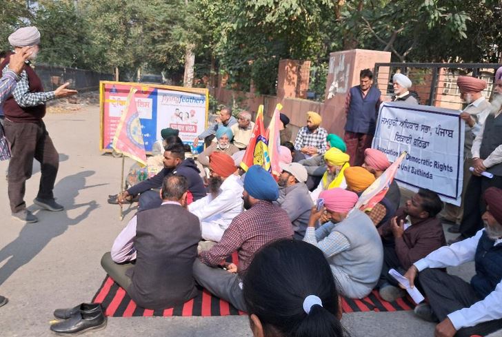 Capture-38 ਜਮਹੂਰੀ ਅਧਿਕਾਰ ਸਭਾ ਨੇ ਸੂਬਾ ਕਮੇਟੀ ਮੈਂਬਰ ਅਮਨਦੀਪ ਕੌਰ ਨੂੰ ਧਮਕੀਆਂ ਖਿਲਾਫ ਮੰਗ ਪੱਤਰ ਦਿੱਤਾ