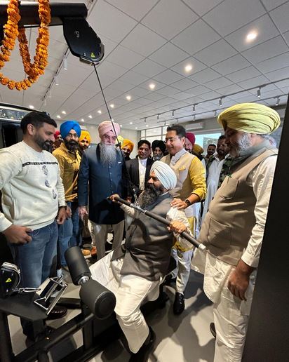 Capture-47 ਸਪੀਕਰ, ਡਿਪਟੀ ਸਪੀਕਰ ਅਤੇ ਕੈਬਨਿਟ ਮੰਤਰੀਆਂ ਵੱਲੋਂ ਪੰਜਾਬ ਦੇ ਐਮ.ਐਲ.ਏ. ਹੋਸਟਲ ਵਿਖੇ ਆਪਣੀ ਕਿਸਮ ਦੇ ਪਹਿਲੇ ਜਿਮ ਅਤੇ ਵੈਲਨੈਸ ਸੈਂਟਰ ਦਾ ਉਦਘਾਟਨ