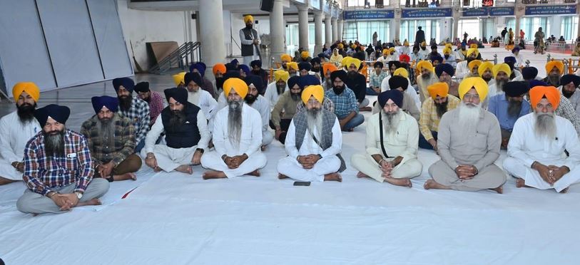 Capture-8 ਸ੍ਰੀ ਗੁਰੂ ਨਾਨਕ ਦੇਵ ਜੀ ਦੇ ਪ੍ਰਕਾਸ਼ ਪੁਰਬ ਮੌਕੇ ਸੱਚਖੰਡ ਸ੍ਰੀ ਹਰਿਮੰਦਰ ਸਾਹਿਬ ਵਿਖੇ ਲੱਖਾਂ ਸੰਗਤਾਂ ਹੋਈਆਂ ਨਤਮਸਤਕ