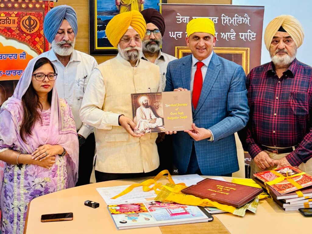 WhatsApp-Image-2025-11-07-at-12.50.46-PM-1024x769 ਹਰਪ੍ਰੀਤ ਸੰਧੂ ਵੱਲੋਂ ਗੁਰੂ ਸਾਹਿਬ ਦੀ ਜੀਵਨ ਅਤੇ ਕੁਰਬਾਨੀ ਬਾਰੇ ਸਿੱਖਿਅਤ ਕਰਨ ਲਈ ਇੱਕ ਉੱਤਮ ਯੋਗਦਾਨ - ਉਪ ਕੁਲਪਤੀ