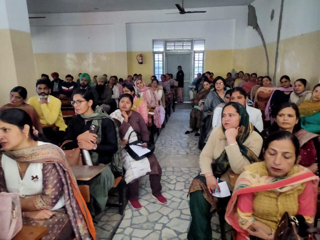 WhatsApp-Image-2025-12-11-at-1.13.30-PM-1024x768 ਜ਼ਿਲ੍ਹਾ ਪਰੀਸ਼ਦ ਤੇ ਪੰਚਾਇਤ ਸੰਮਤੀ ਦੀਆਂ ਚੋਣਾਂ ਲਈ ਤਾਇਨਾਤ ਚੋਣ ਅਮਲੇ ਦੀ ਦੂਜੀ ਰਿਹਰਸਲ ਹੋਈ