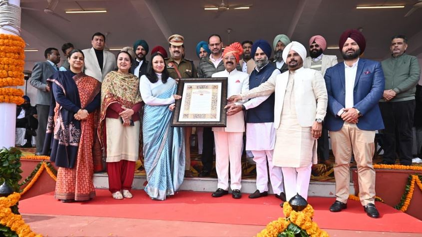 awarded ਕੈਬਨਿਟ ਮੰਤਰੀ ਮੋਹਿੰਦਰ ਭਗਤ ਨੇ 77ਵੇਂ ਗਣਤੰਤਰ ਦਿਵਸ ਮੌਕੇ ਐੱਸ.ਏ.ਐੱਸ. ਨਗਰ ਵਿਖੇ ਲਹਿਰਾਇਆ ਤਿਰੰਗਾ