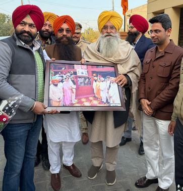 gurmit-khudiya ਅੱਜ ਮੋਗਾ ਵਿਖੇ ਖੇਤੀਬਾੜੀ ਤੇ ਕਿਸਾਨ ਭਲਾਈ ਮੰਤਰੀ ਗੁਰਮੀਤ ਸਿੰਘ ਖੁੱਡੀਆਂ ਕੌਮੀ ਝੰਡਾ ਲਹਿਰਾਉਣਗੇ ਮੋਗਾ ਪਹੁੰਚਣ ਤੇ ਪ੍ਰਸ਼ਾਸਨ ਵਲੋੰ ਨਿੱਘਾ ਸਵਾਗਤ