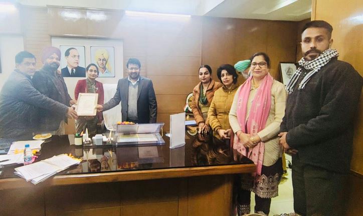 meet-1 ਪੰਜਾਬ ਸਰਕਾਰ ਮੁਲਾਜ਼ਮਾਂ ਦੀਆਂ ਜਾਇਜ਼ ਮੰਗਾਂ ਨੂੰ ਹੱਲ ਕਰਨ ਲਈ ਵਚਨਬੱਧ: ਡਾ. ਰਵਜੋਤ ਸਿੰਘ