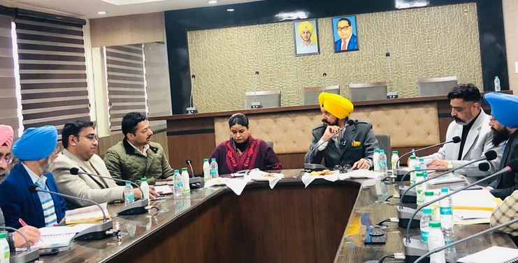 meet ਪੰਜਾਬ ਮਨੁੱਖੀ ਅਧਿਕਾਰ ਕਮਿਸ਼ਨ ਵੱਲੋਂ ਮਨੁੱਖੀ ਅਧਿਕਾਰ ਉਲੰਘਣਾਵਾਂ ‘ਤੇ ਨਿਗਰਾਨੀ ਲਈ ਹਰ ਜ਼ਿਲ੍ਹੇ ਵਿੱਚ 15 ਮੈਂਬਰਾਂ ਦਾ ਕੋਰ ਗਰੁੱਪ ਬਣਾਇਆ ਜਾਵੇਗਾ: ਡਾ. ਜਿਤੇਂਦਰ ਸਿੰਘ ਸ਼ੰਟੀ, ਮੈਂਬਰ