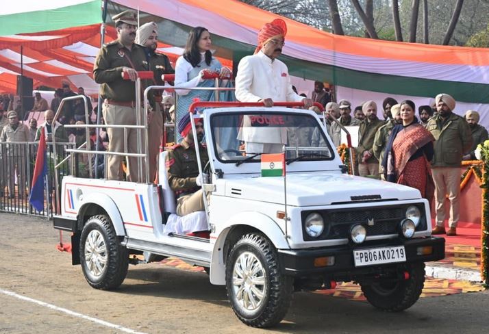 ride ਕੈਬਨਿਟ ਮੰਤਰੀ ਮੋਹਿੰਦਰ ਭਗਤ ਨੇ 77ਵੇਂ ਗਣਤੰਤਰ ਦਿਵਸ ਮੌਕੇ ਐੱਸ.ਏ.ਐੱਸ. ਨਗਰ ਵਿਖੇ ਲਹਿਰਾਇਆ ਤਿਰੰਗਾ