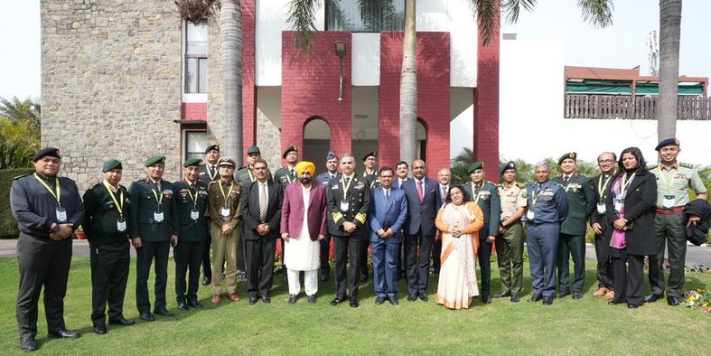 group-photo ਦੇਸ਼ ਦੀ ਏਕਤਾ ਅਤੇ ਪ੍ਰਭੂਸੱਤਾ ਲਈ ਕੁਰਬਾਨੀਆਂ ਦੇਣ ਵਿੱਚ ਹਮੇਸ਼ਾ ਮੋਹਰੀ ਰਿਹਾ ਪੰਜਾਬ-ਮੁੱਖ ਮੰਤਰੀ ਭਗਵੰਤ ਸਿੰਘ ਮਾਨ