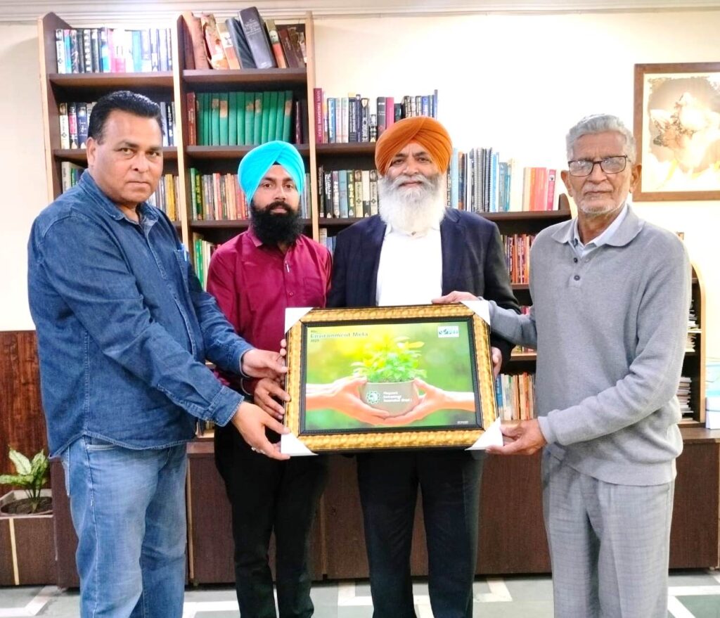 photo2-27-feb-1024x879 ਪ੍ਰਸਿੱਧ ਸਮਾਜ ਸੇਵਕ ਐੱਨ.ਆਰ.ਆਈ.  ਸ. ਬਹਾਦਰ ਸਿੰਘ ਦਾ ਬਲੱਡ ਬੈਂਕ ਪੁੱਜਣ ‘ਤੇ ਕੀਤਾ ਸਵਾਗਤ