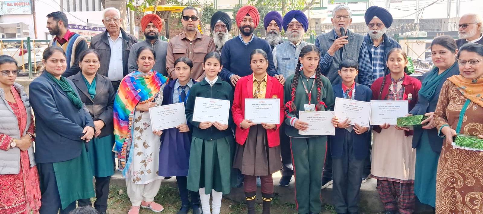 picture ਅੰਤਰਰਾਸ਼ਟਰੀ ਪੰਜਾਬੀ ਮਾਂ ਬੋਲੀ ਦਿਹਾੜੇ ‘ਤੇ ਕਰਵਾਇਆ ਗਿਆ ਕਵਿਤਾ ਉਚਾਰਣ ਮੁਕਾਬਲਾ