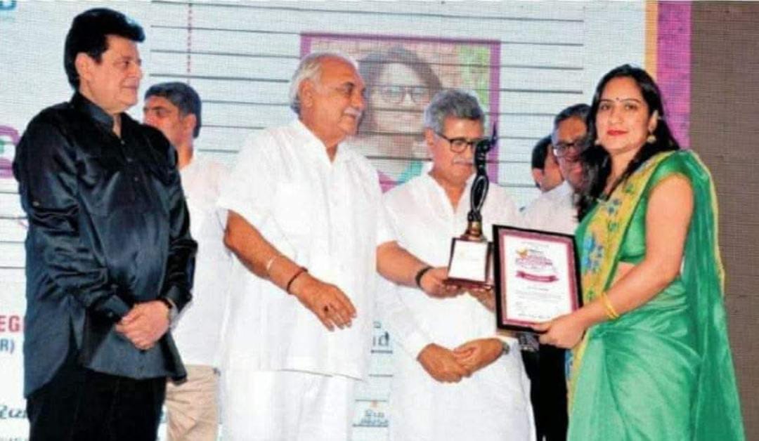 1004648783 ਚੁੱਲ੍ਹੇ ਤੋਂ ਚੇਤਨਾ ਤੱਕ: ਮਾਂ, ਅਧਿਆਪਕਾ ਅਤੇ ਲੇਖਕ ਡਾ. ਪ੍ਰਿਯੰਕਾ ਸੌਰਭ ਦੀ ਕਹਾਣੀ/ਡਾ. ਸਤਿਆਵਾਨ ਸੌਰਭ